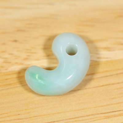 画像2: 翡翠 勾玉 (2)