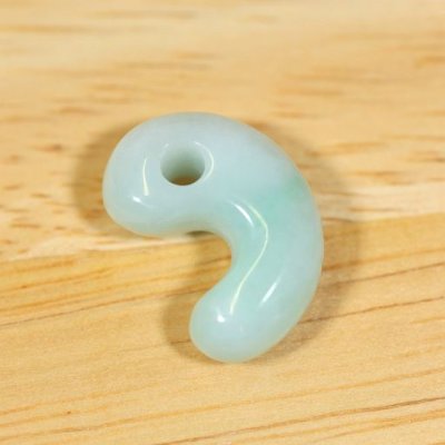 画像2: 翡翠 勾玉 (2)