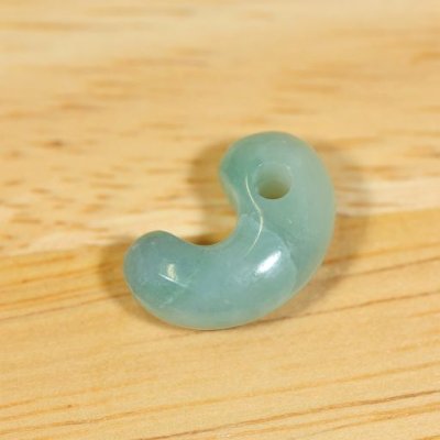 画像2: 翡翠 勾玉 (2)