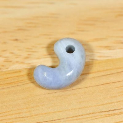 画像2: 翡翠 勾玉 (2)