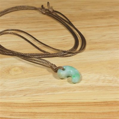 画像5: 糸魚川産翡翠・紐付勾玉 (5)