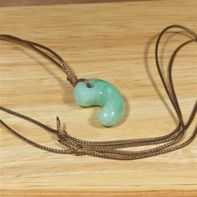 画像5: 糸魚川産翡翠・紐付勾玉 (5)