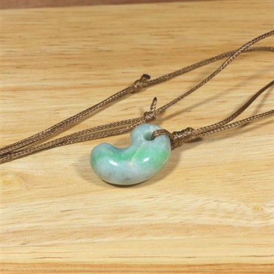 画像6: 糸魚川産翡翠・紐付勾玉 (6)