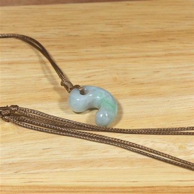 画像5: 糸魚川産翡翠・紐付勾玉 (5)