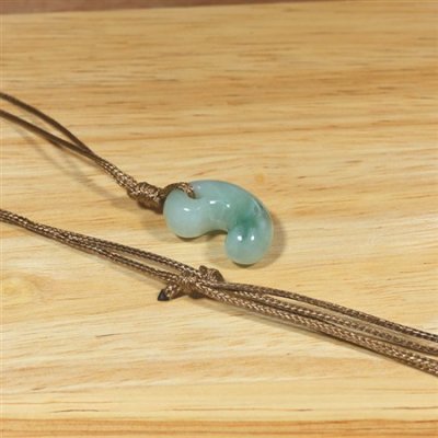 画像5: 糸魚川産翡翠・紐付勾玉 (5)