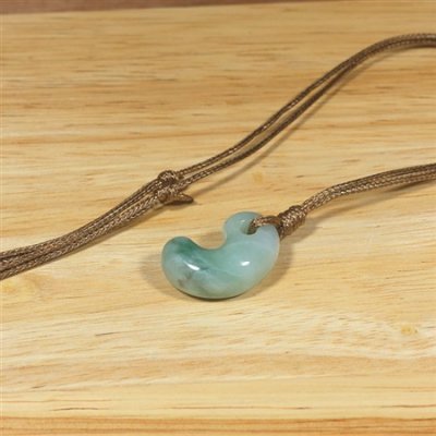 画像6: 糸魚川産翡翠・紐付勾玉 (6)