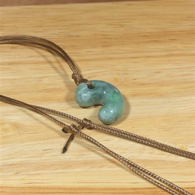 画像5: 糸魚川産翡翠・紐付勾玉 (5)