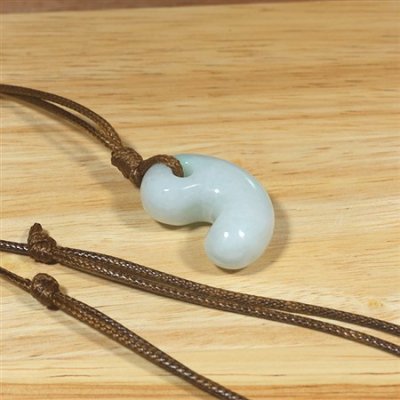 画像5: 糸魚川産翡翠・紐付勾玉 (5)