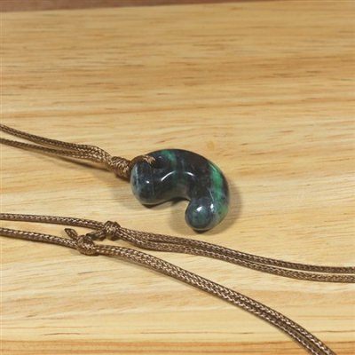 画像5: 糸魚川産翡翠・紐付勾玉 (5)