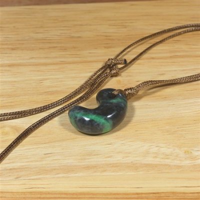 画像6: 糸魚川産翡翠・紐付勾玉 (6)