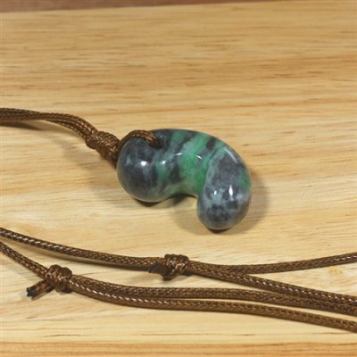 画像5: 糸魚川産翡翠・紐付勾玉 (5)