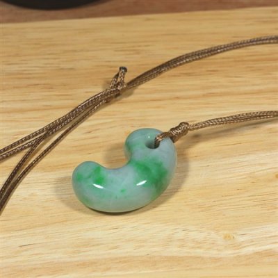 画像6: 糸魚川産翡翠・紐付勾玉 (6)