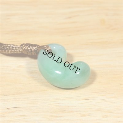 画像2: 糸魚川産翡翠・紐付勾玉 (2)