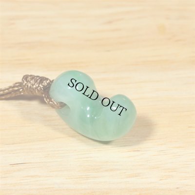 画像3: 糸魚川産翡翠・紐付勾玉 (3)