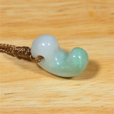 画像3: 糸魚川産翡翠・紐付勾玉 (3)