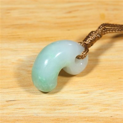 画像4: 糸魚川産翡翠・紐付勾玉 (4)