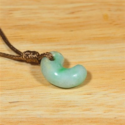 画像2: 糸魚川産翡翠・紐付勾玉 (2)