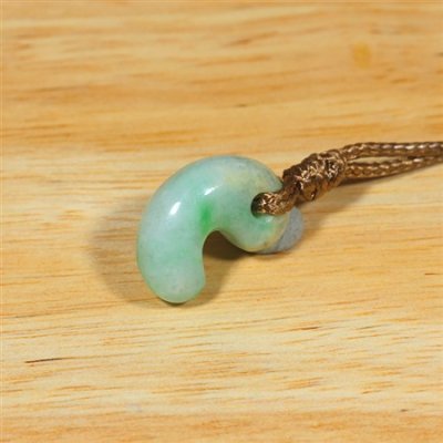 画像4: 糸魚川産翡翠・紐付勾玉 (4)