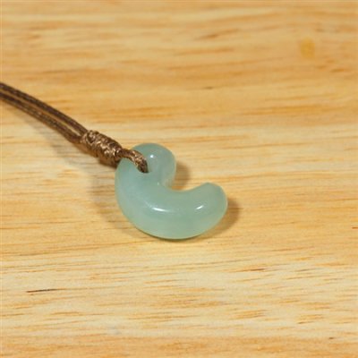 画像2: 糸魚川産翡翠・紐付勾玉 (2)