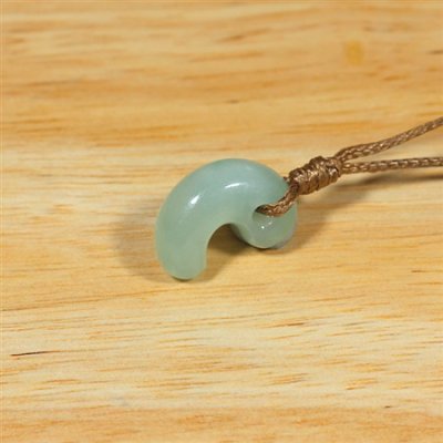 画像4: 糸魚川産翡翠・紐付勾玉 (4)