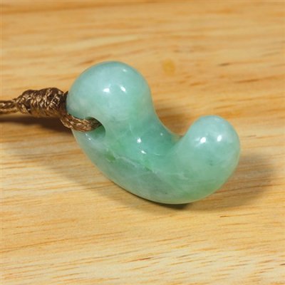 画像3: 糸魚川産翡翠・紐付勾玉 (3)