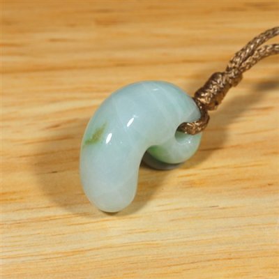 画像4: 糸魚川産翡翠・紐付勾玉 (4)