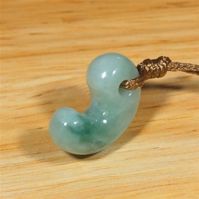 画像3: 糸魚川産翡翠・紐付勾玉 (3)