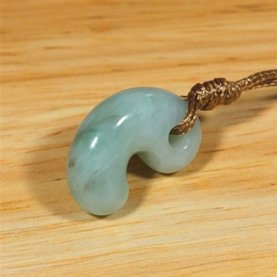 画像4: 糸魚川産翡翠・紐付勾玉 (4)