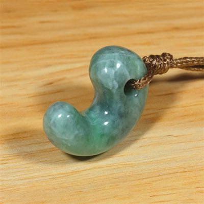 画像3: 糸魚川産翡翠・紐付勾玉 (3)