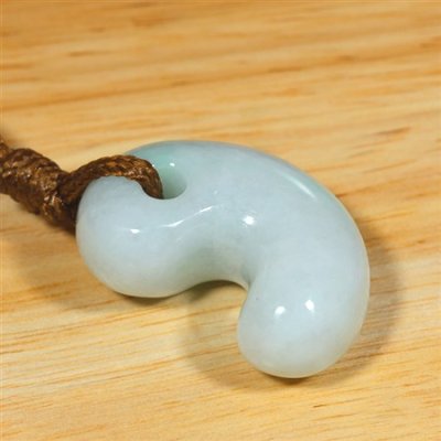 画像1: 糸魚川産翡翠・紐付勾玉 (1)