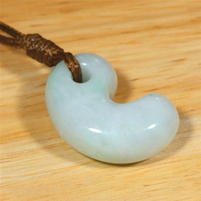 画像2: 糸魚川産翡翠・紐付勾玉 (2)