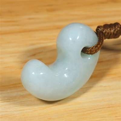 画像3: 糸魚川産翡翠・紐付勾玉 (3)