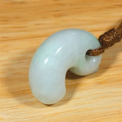 画像4: 糸魚川産翡翠・紐付勾玉 (4)