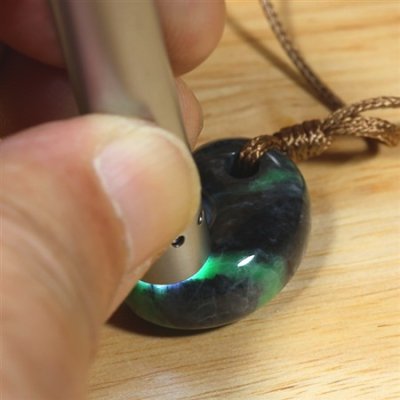 画像7: 糸魚川産翡翠・紐付勾玉 (7)