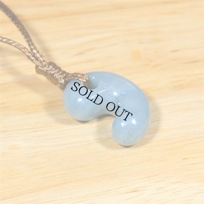 画像1: 糸魚川産翡翠・紐付勾玉 (1)