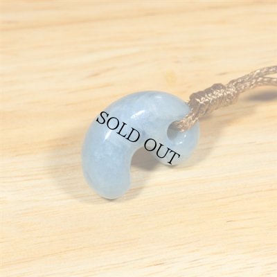 画像4: 糸魚川産翡翠・紐付勾玉 (4)