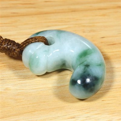 画像1: 糸魚川産翡翠・紐付勾玉 (1)