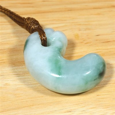 画像2: 糸魚川産翡翠・紐付勾玉 (2)