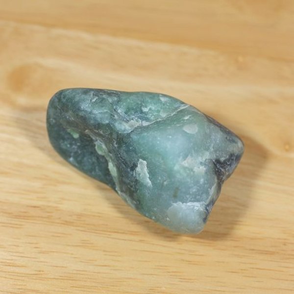 画像1: 糸魚川産翡翠原石 (1)