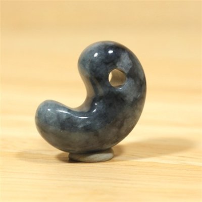 画像2: 黒 翡翠勾玉 (2)