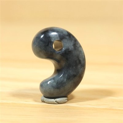画像3: 黒 翡翠勾玉 (3)