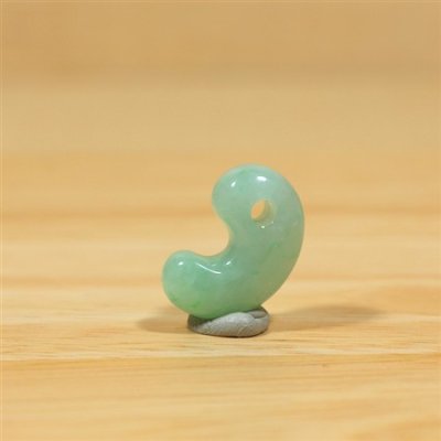 画像2: 姫川産 翡翠勾玉 (2)