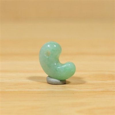 画像1: 姫川産 翡翠勾玉 (1)