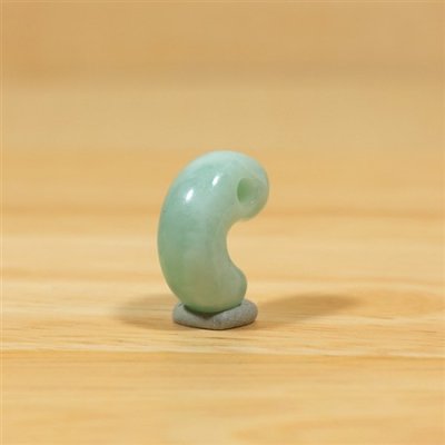 画像4: 小滝産 翡翠勾玉 (4)