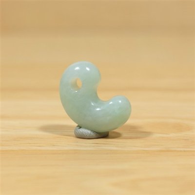画像1: 姫川産 翡翠勾玉 (1)