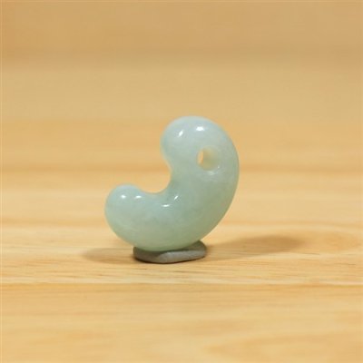 画像2: 姫川産 翡翠勾玉 (2)