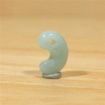 画像3: 姫川産 翡翠勾玉 (3)