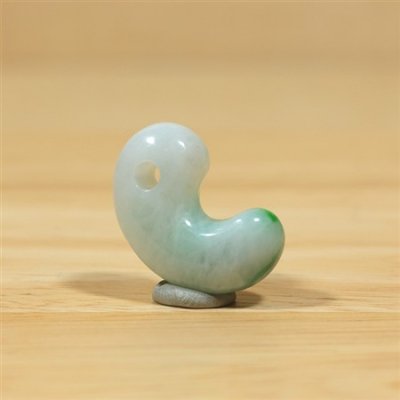 画像2: 小滝産 翡翠勾玉 (2)
