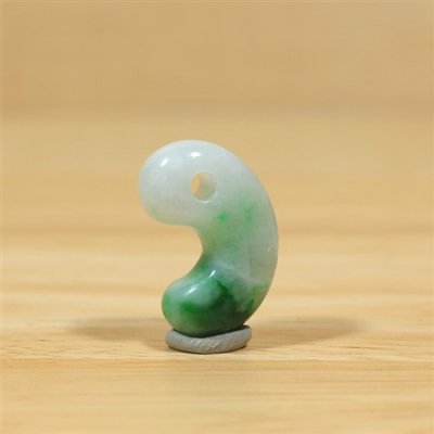 画像3: 小滝産 翡翠勾玉 (3)