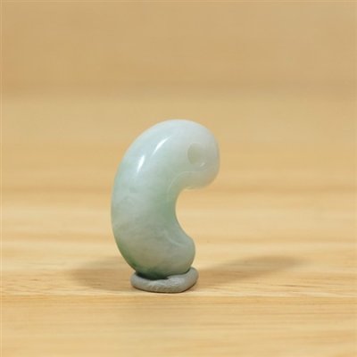 画像4: 小滝産 翡翠勾玉 (4)